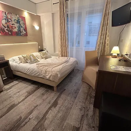 Готель Ath Athenee 3*